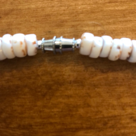 Shell Necklace NWOT - Picture 3 of 3